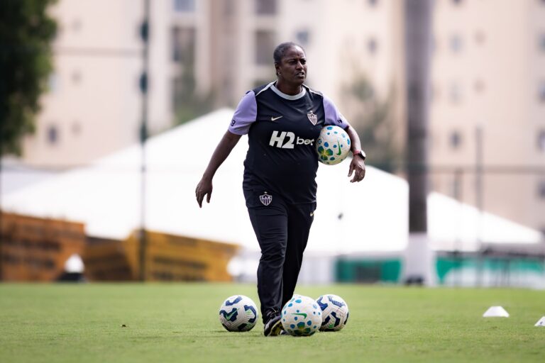 Fabiana Guedes, treinadora do Atlético-MG, será auxiliar técnica da Seleção Feminina nos amistosos contra EUA