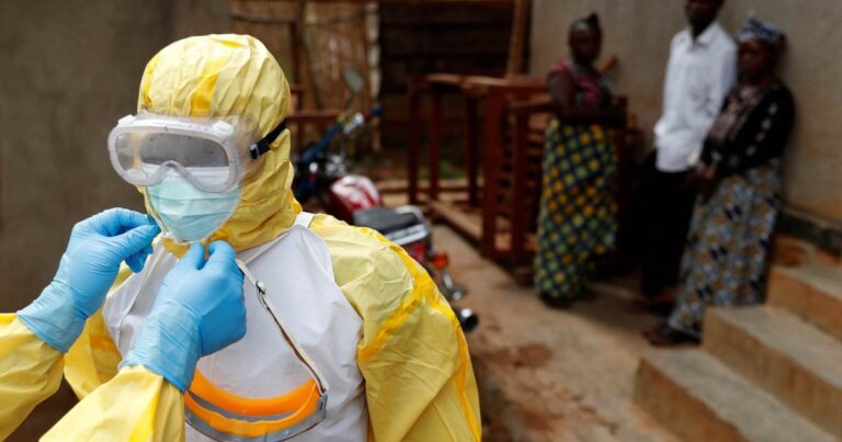 Grupo pede que diplomatas dos EUA deixem países em meio a surto de ebola