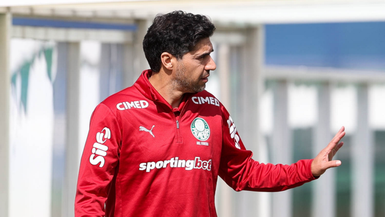 Abel Ferreira prepara mudanças para jogo contra Chapecoense