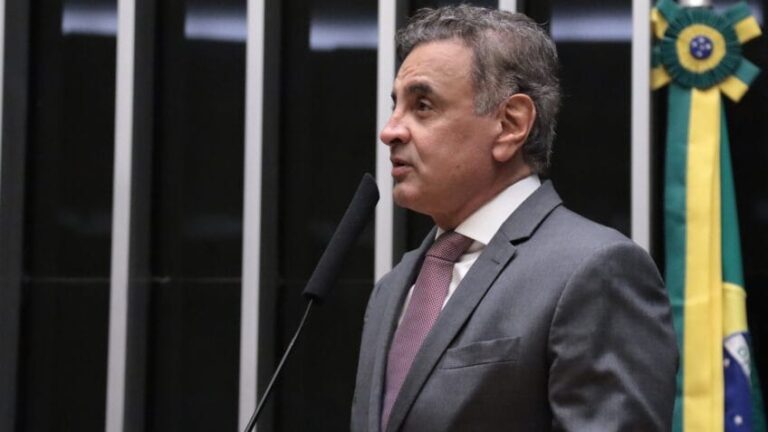 “Combato o PT, mas Lula não é meu inimigo”, diz Aécio Neves
