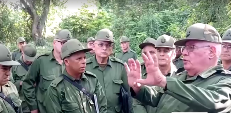 Cuba: Chefe das Forças Armadas acompanha exercícios em meio à crise com EUA
