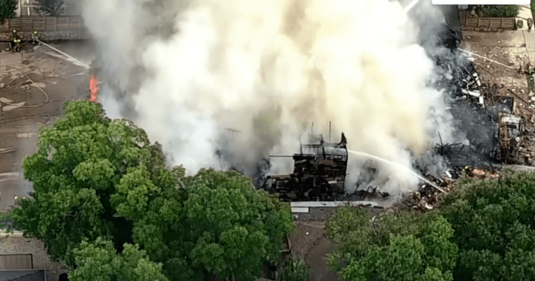 Explosão de gás em complexo de apartamentos nos EUA deixa três mortos