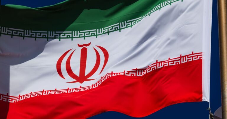 Três explosões são ouvidas em cidade portuária do Irã, diz mídia iraniana