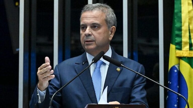PL protocola PEC da jornada flexível após avanço da 6 X 1