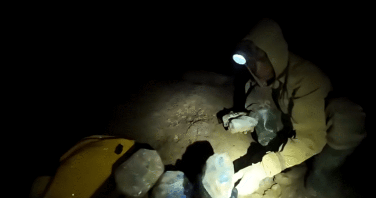Primeiro sobrevivente é retirado de caverna inundada no Laos