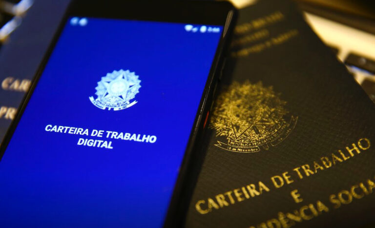 Caged mostra abril fraco em vagas líquidas, mas desaceleração segue lenta e gradual
