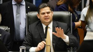 Fim da escala 6×1: Alcolumbre marca votação no Senado para quarta (14)