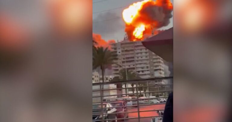 Vídeo mostra momento que prédio no Líbano é atingido por ataque de Israel