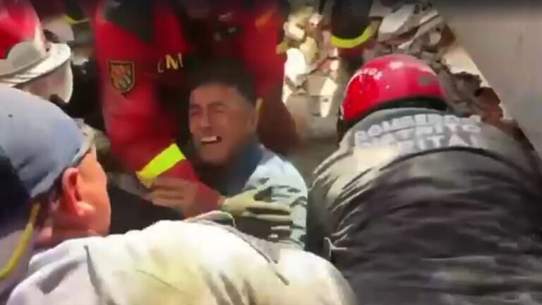 Vídeo. Venezuela: homem resgatado dos escombros três dias após terramoto