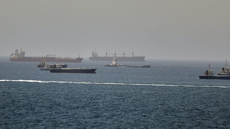 Estados Unidos lançam ataques contra o Irão após ataque de drone a navio de carga