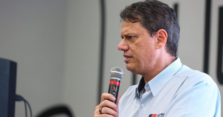 Tarcísio diz que condenação de Eduardo Bolsonaro pelo STF é “injusta”