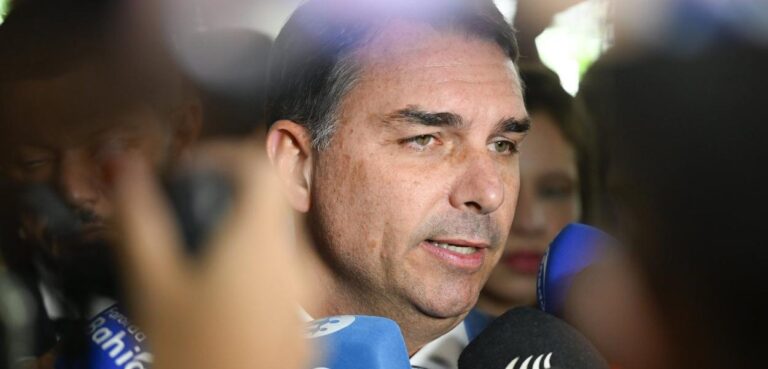 Pesquisa Quaest acende ‘sinal amarelo’ na campanha de Flávio Bolsonaro
