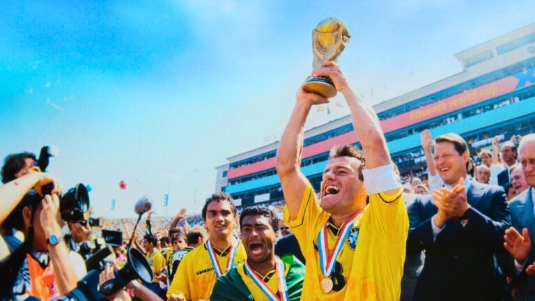 Onde assistir aos documentários sobre os títulos do Brasil? 6 filmes e séries sobre as vitórias na Copa do Mundo
