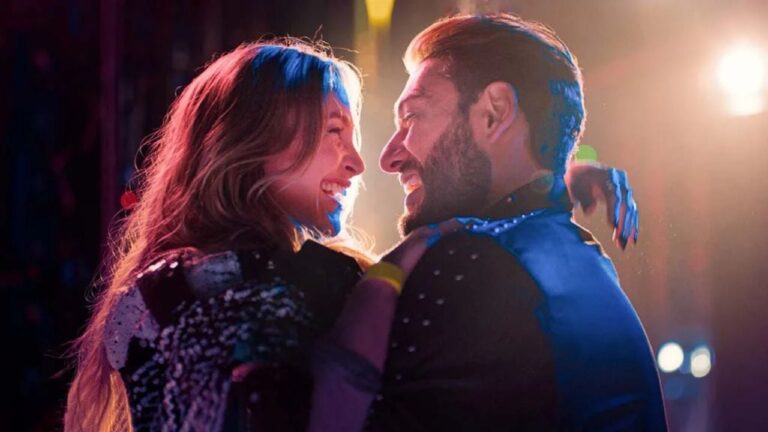 Tela Quente hoje (08/06): Filme Rodeio Rock tem astro do sertanejo em dose dupla e um romance de tirar o fôlego com ex-Chiquititas