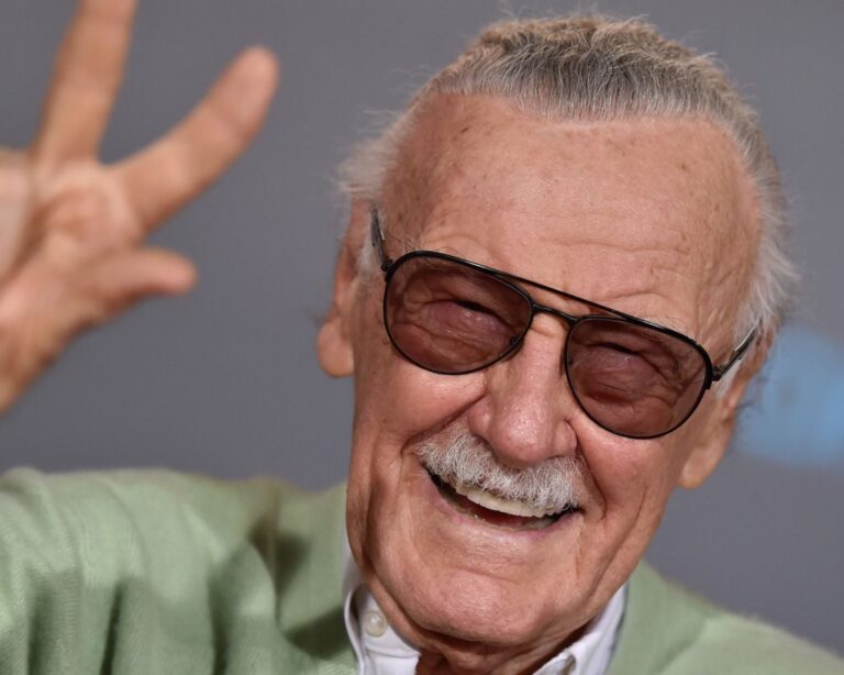 Inteligência artificial permitirá recriação da voz e imagem de Stan Lee após um acordo histórico com a Marvel: “As lendas sobrevivem”