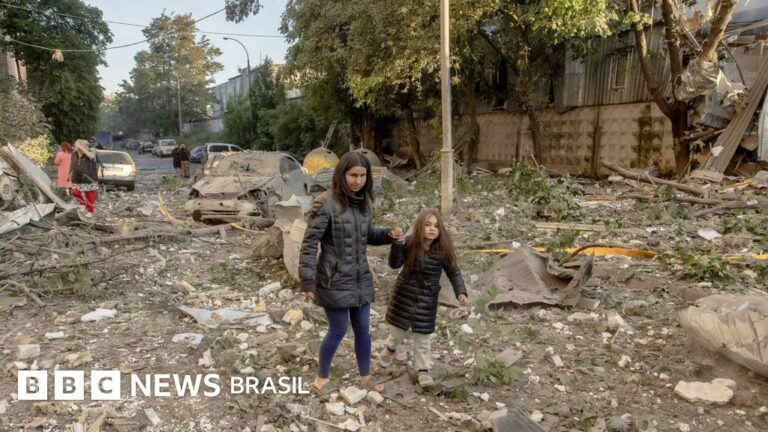 Rússia faz um dos maiores ataques à Ucrânia em meses e deixa rastro de mortes e destruição em várias cidades