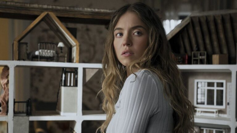 Sydney Sweeney continua determinada a reviver um clássico da ficção científica de 58 anos, tanto como atriz quanto como produtora