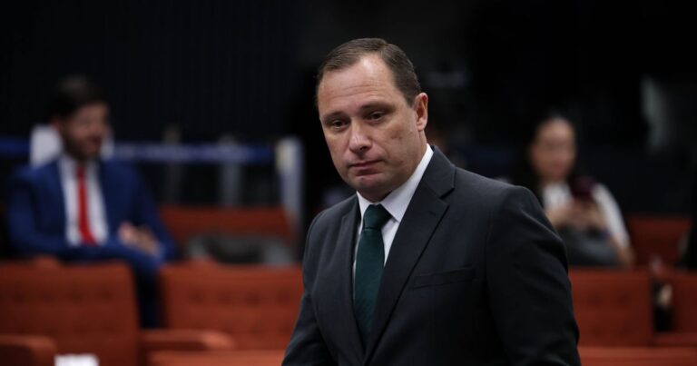 Moraes pede parecer da PGR sobre recurso de Cid para extinguir pena