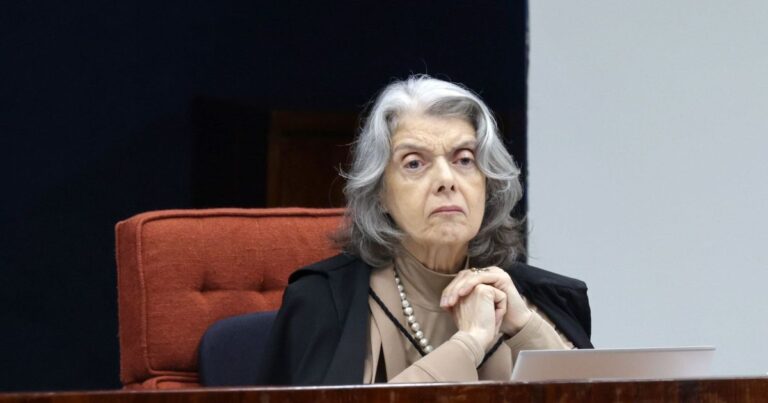 Cármen diz que o direito segue sendo a “salvação da democracia”