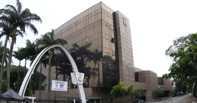 Corinthians se manifesta após decisão do Cade e cobra esclarecimentos e providências da FFU