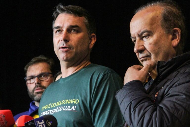 TariFlávio: Documento expõe farsa de Flávio Bolsonaro em “agenda VIP” e audiência “contra” o tarifaço de Trump