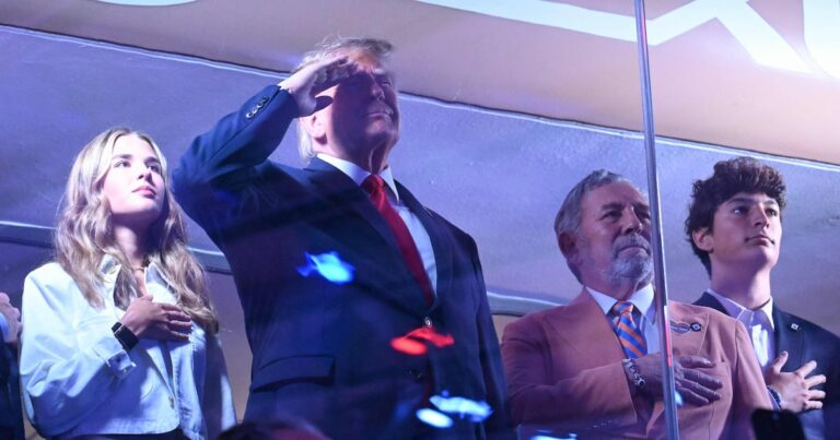 Tumulto e segurança máxima: Donald Trump acompanha o Jogo 3 das finais da NBA em Nova York
