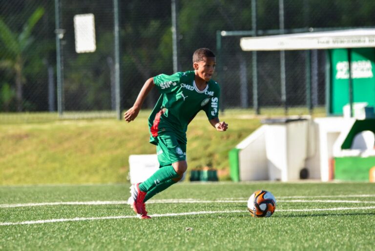 Promessa da base do Palmeiras participa de 11 gols em estreia de torneio na Disney; veja detalhes
