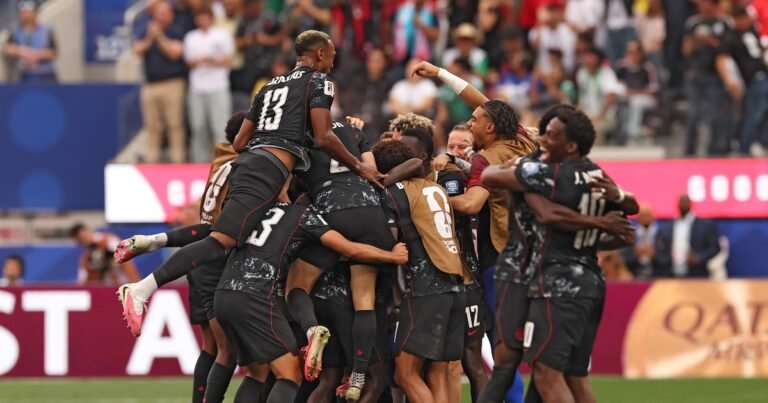 Canadá faz nos acréscimos, vence África do Sul e vai às oitavas da Copa pela 1ª vez