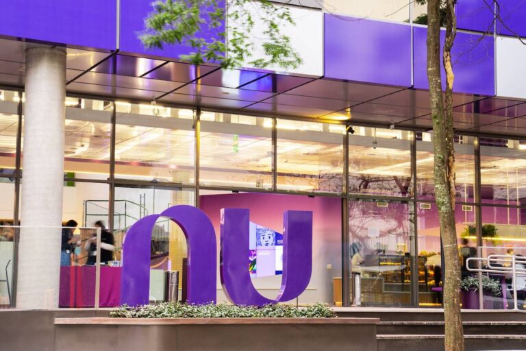 Nubank envia alerta sobre liquidação por engano e causa confusão entre clientes
