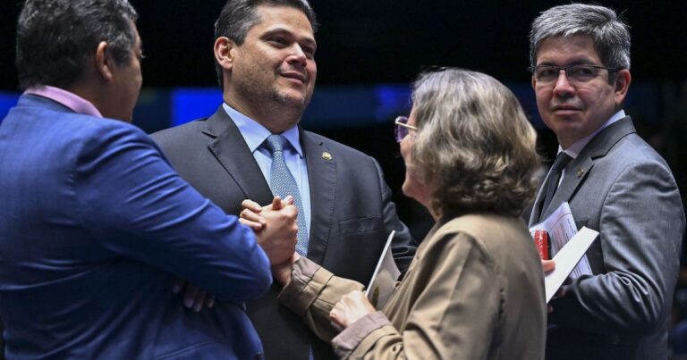 Alcolumbre elogia Teresa e diz que reunião com nova líder foi “muito boa”