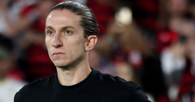 Monaco está disposto a pagar multas de até R$ 160 mil por jogo para contar com Filipe Luís, diz TV