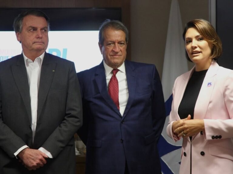 Michelle: A estratégia por trás de um falso comunicado. De início o fato novo, depois vem a segunda parte.
