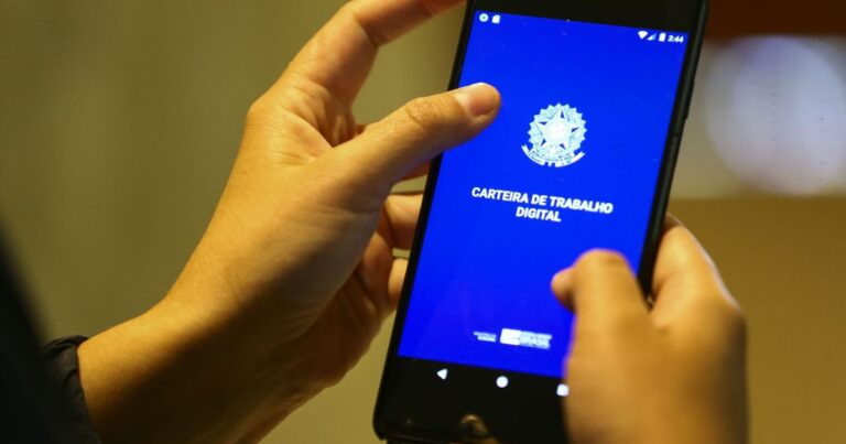 37,1 milhões de brasileiros trabalham mais de 41 horas por semana