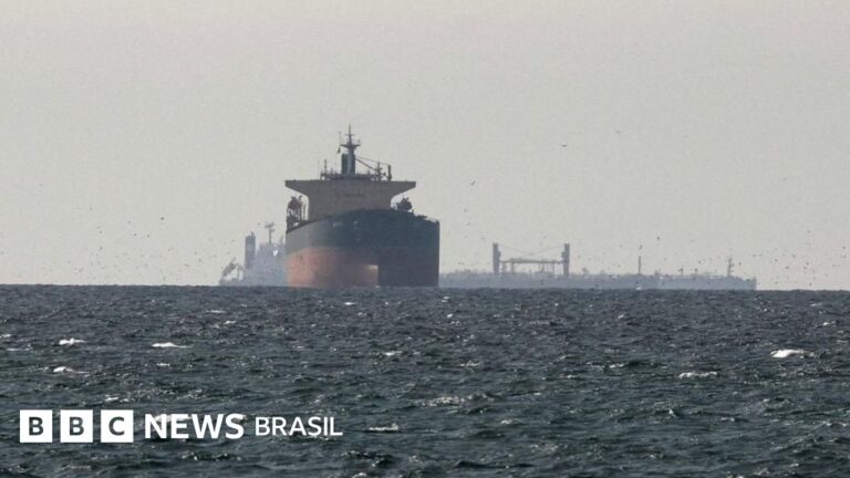 EUA bombardeiam alvos no Irã após ataque a navio no Estreito de Ormuz