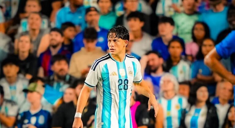 Palmeiras: Argentina pede, e Giay permanece com delegação na Copa do Mundo