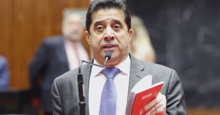 Moraes valida acordo e suspende ação contra deputado estadual pelo 8/1