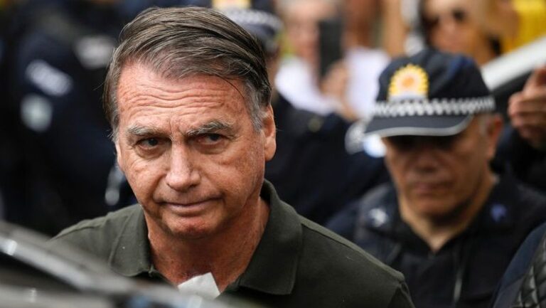Bolsonaro entra em semana decisiva sobre manutenção de domiciliar