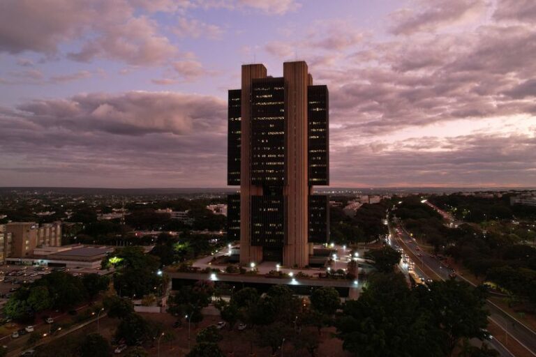 BC quer cortar juros, mas bondades eleitorais do governo impedem | Blogs | CNN Brasil