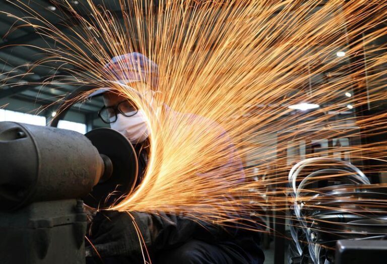 Atividade industrial na China volta a crescer impulsionada pelo boom da IA