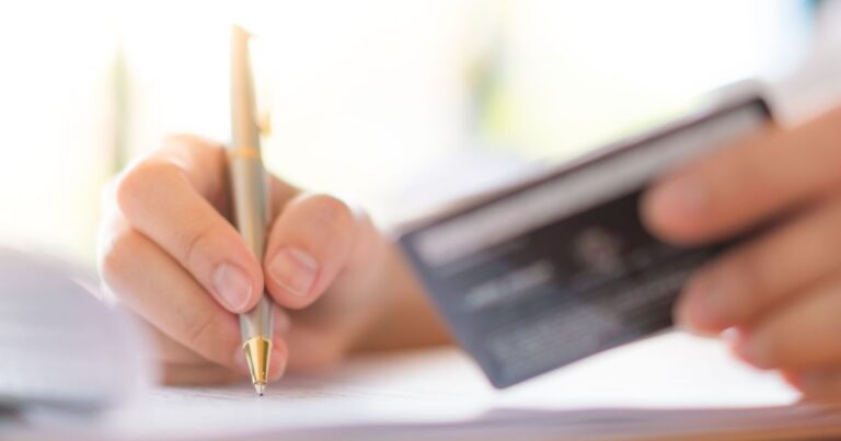 Serasa: Consignado CLT mais que dobra em um ano, mas valor médio cai 73%