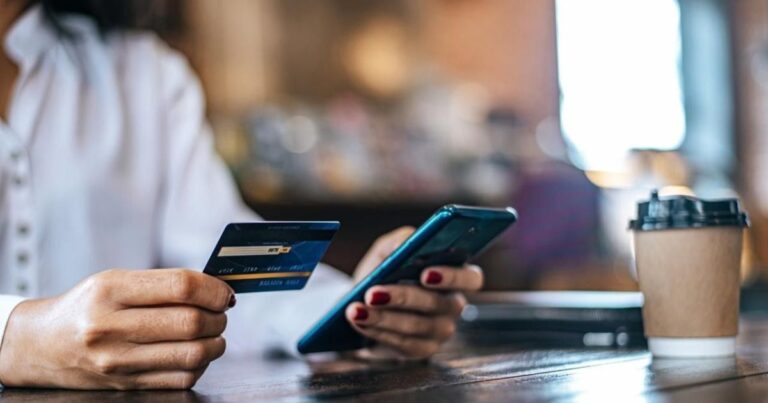 Como multiplicar pontos em cartões de crédito e maximizar benefícios