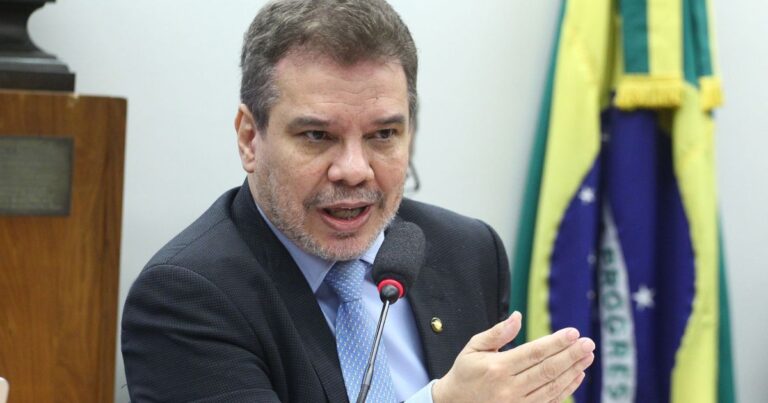 25,2 milhões de brasileiros apostam em bets ilegais, diz ministro