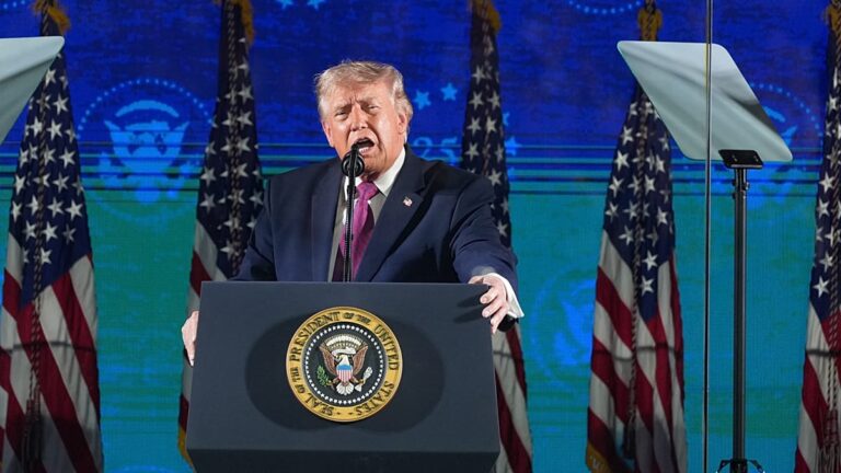 Trump alerta para grave ameaça do comunismo, desfile em Washington cancelado
