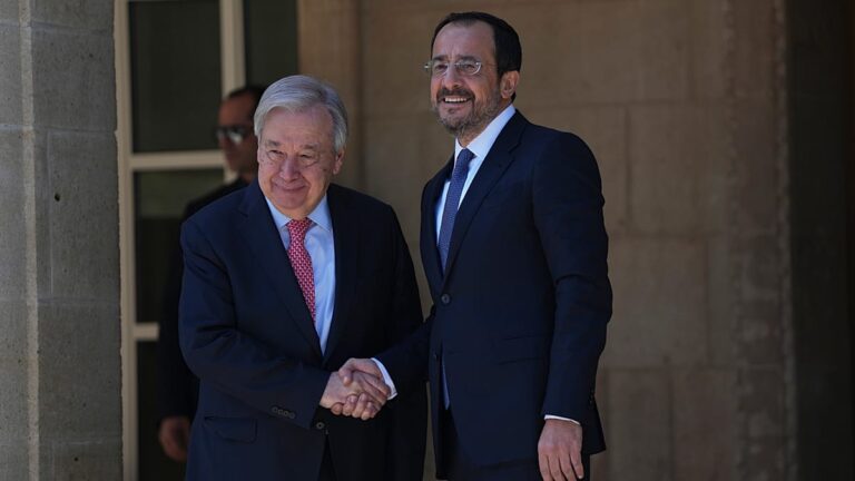 Chipre: Guterres reforça empenho numa solução e encontra-se com Christodoulides e Erhürman
