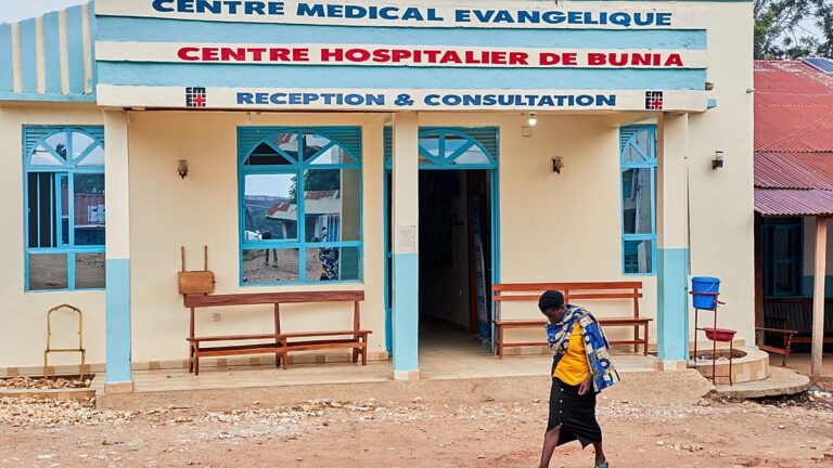 Reino Unido: primeira vacina contra o Ébola Bundibugyo inicia ensaios em humanos