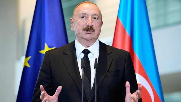 Azerbaijão: Aliyev diz que ex-dirigentes russos e alemães estiveram em Baku sobre Ucrânia