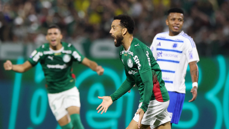 Dois anos depois, Felipe Anderson ainda busca protagonismo no Palmeiras e tenta vencer obstáculo físico