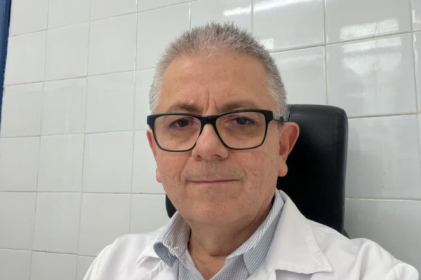 Médico é investigado por suspeita de usar óculos com câmera em exame ginecológico de paciente