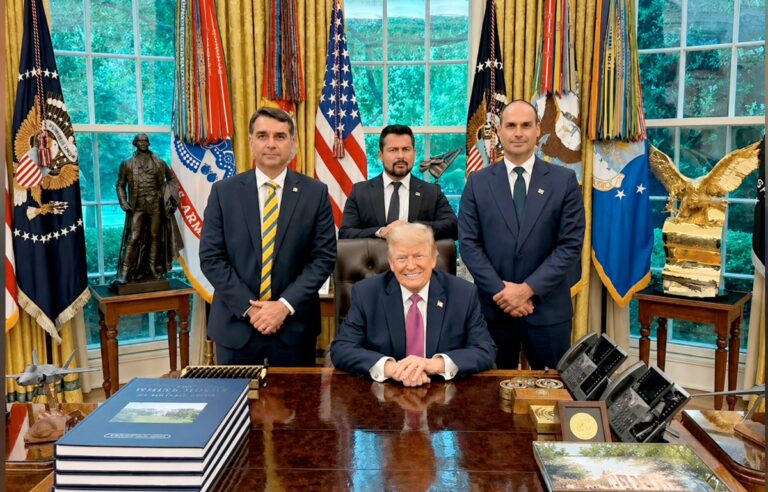 Maioria dos brasileiros atribui à família Bolsonaro responsabilidade por tarifaço de Trump