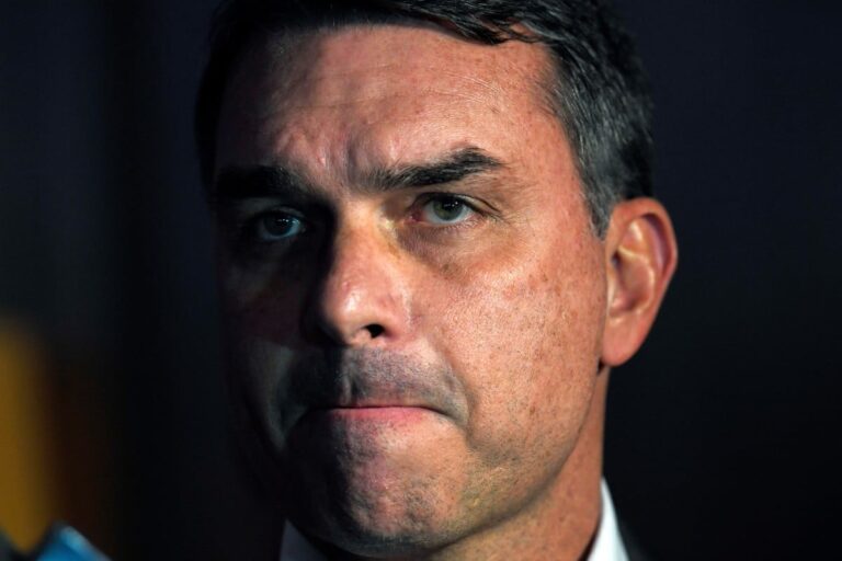 Publicitário ligado ao Banco Master pode ser novo pesadelo para Flávio Bolsonaro
